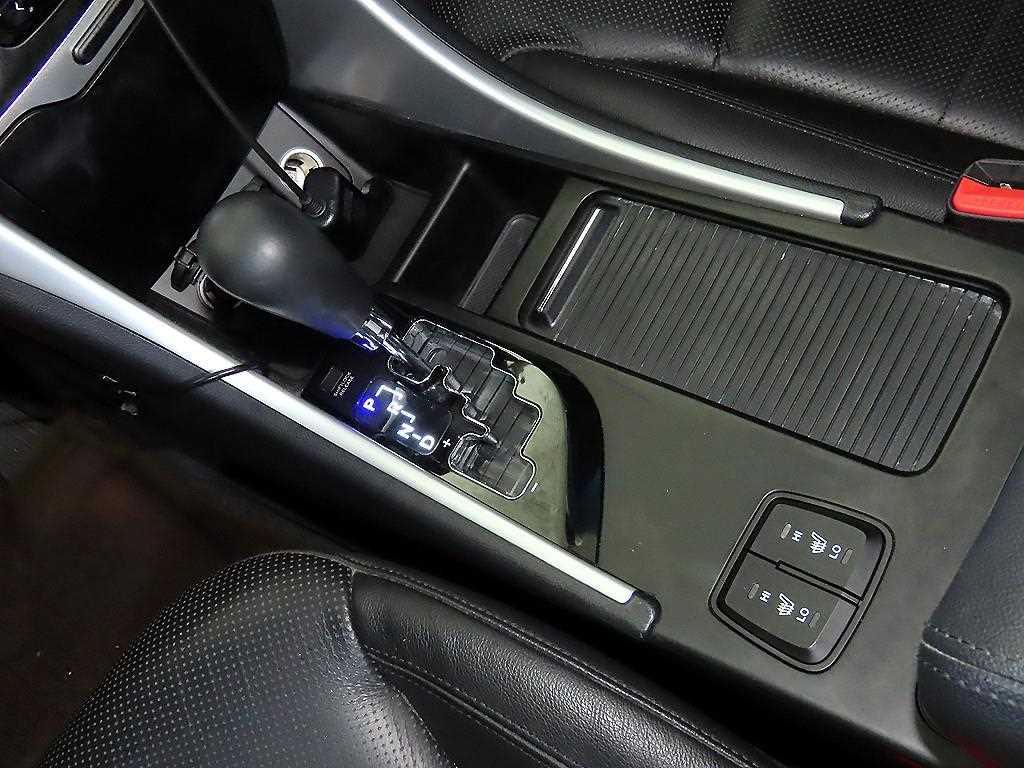 HYUNDAI Sonata - Vista 12