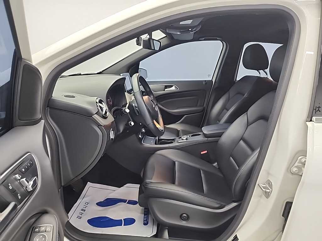 Mercedes Benz B Class (MY B) - Vista 11