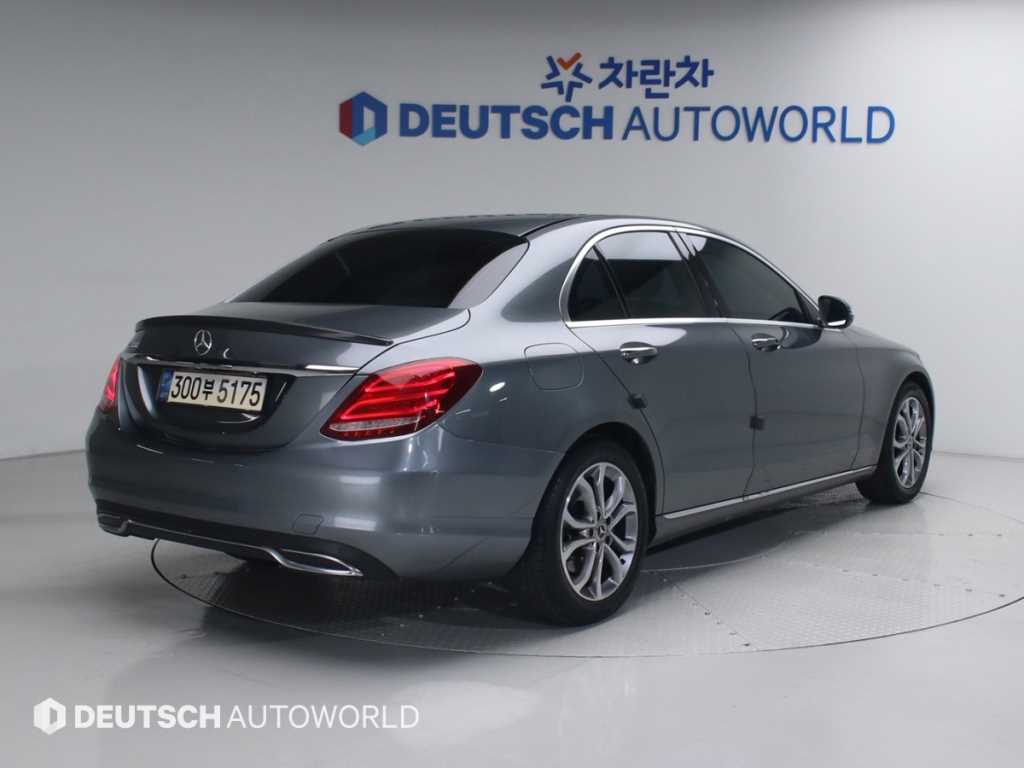 Mercedes Benz C Class - Vista 2