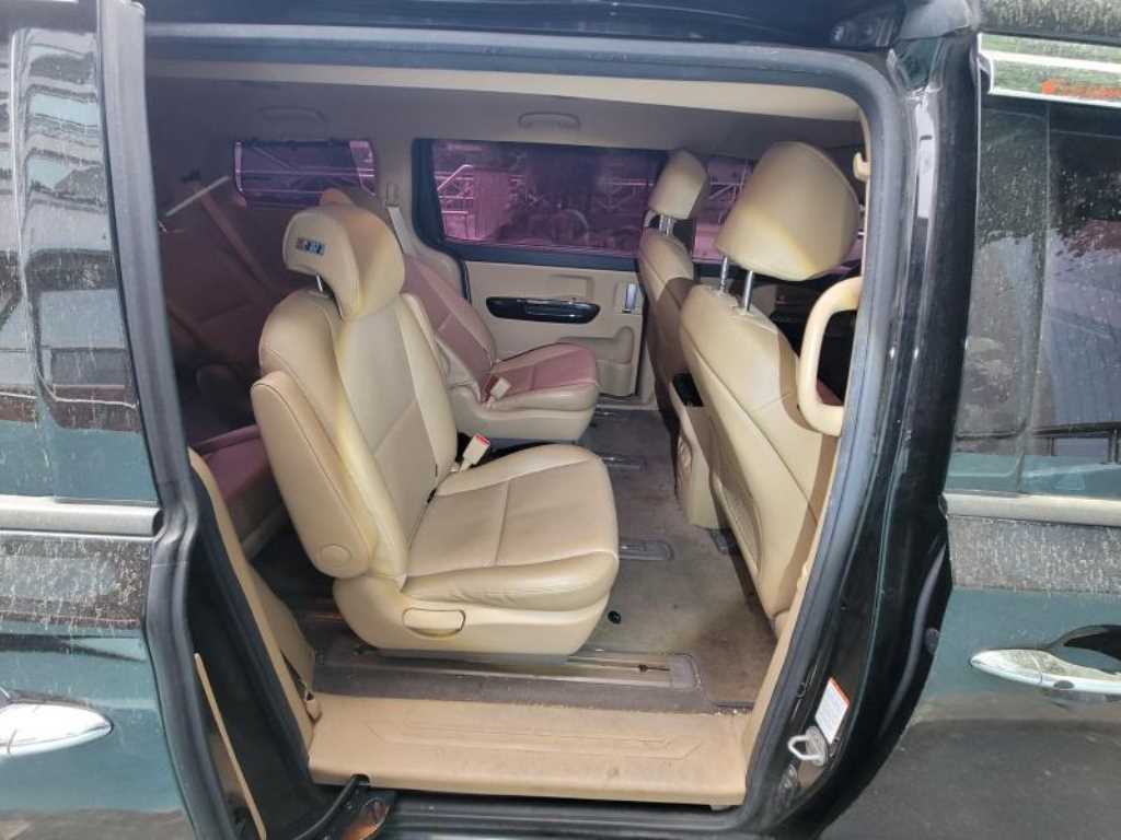 KIA Carnival - Vista 8