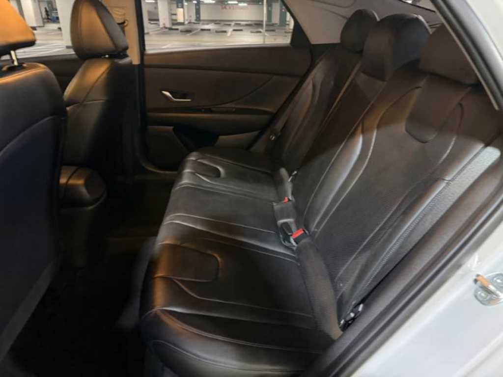 HYUNDAI Avante - Vista 7