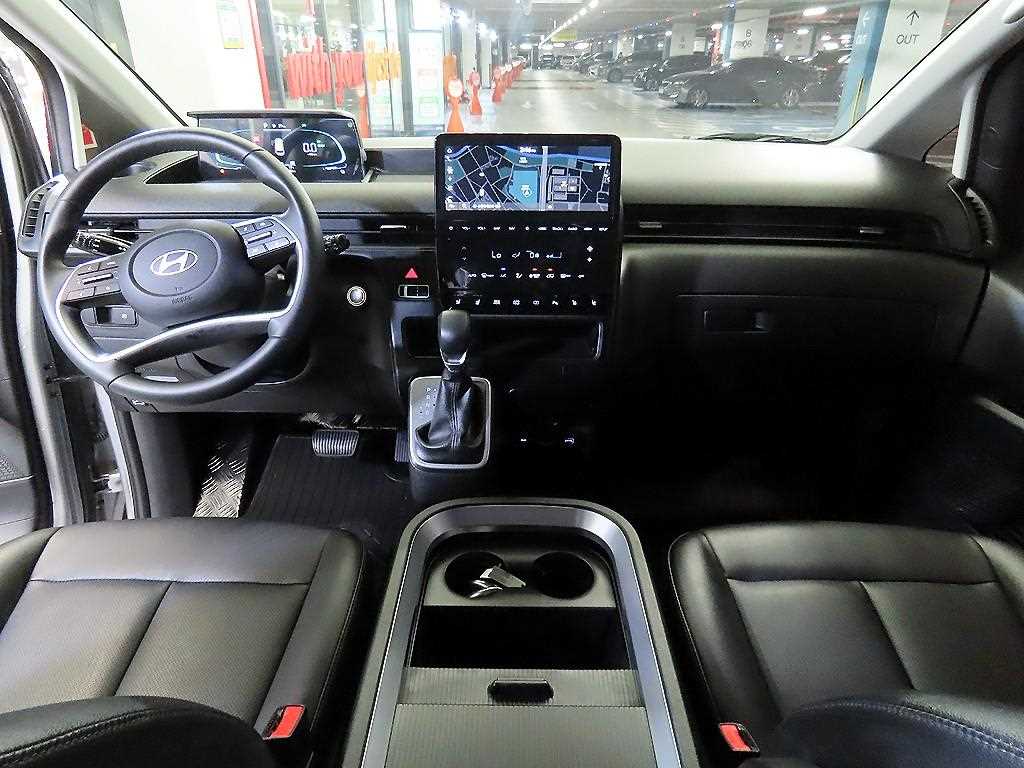 HYUNDAI Staria - Vista 10