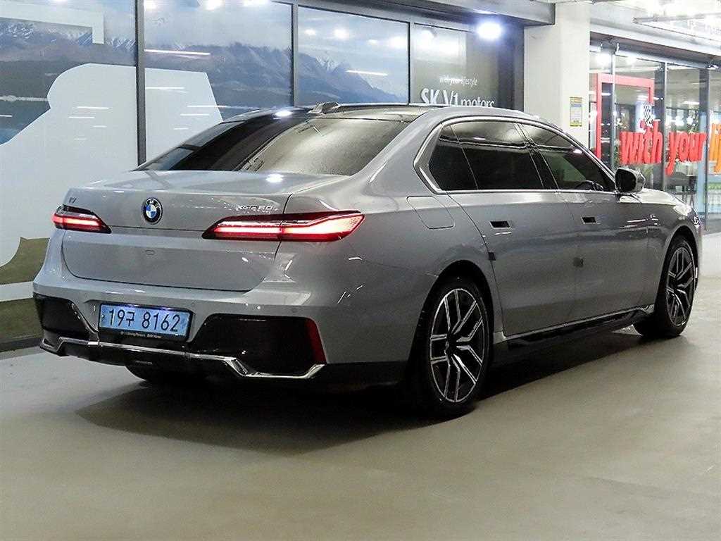 BMW i7 - Vista 4