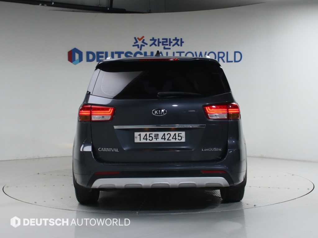 KIA Carnival - Vista 4