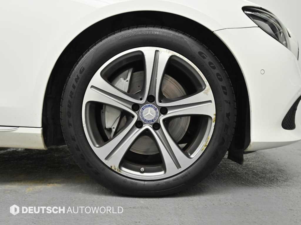 Mercedes Benz E class - Vista 5
