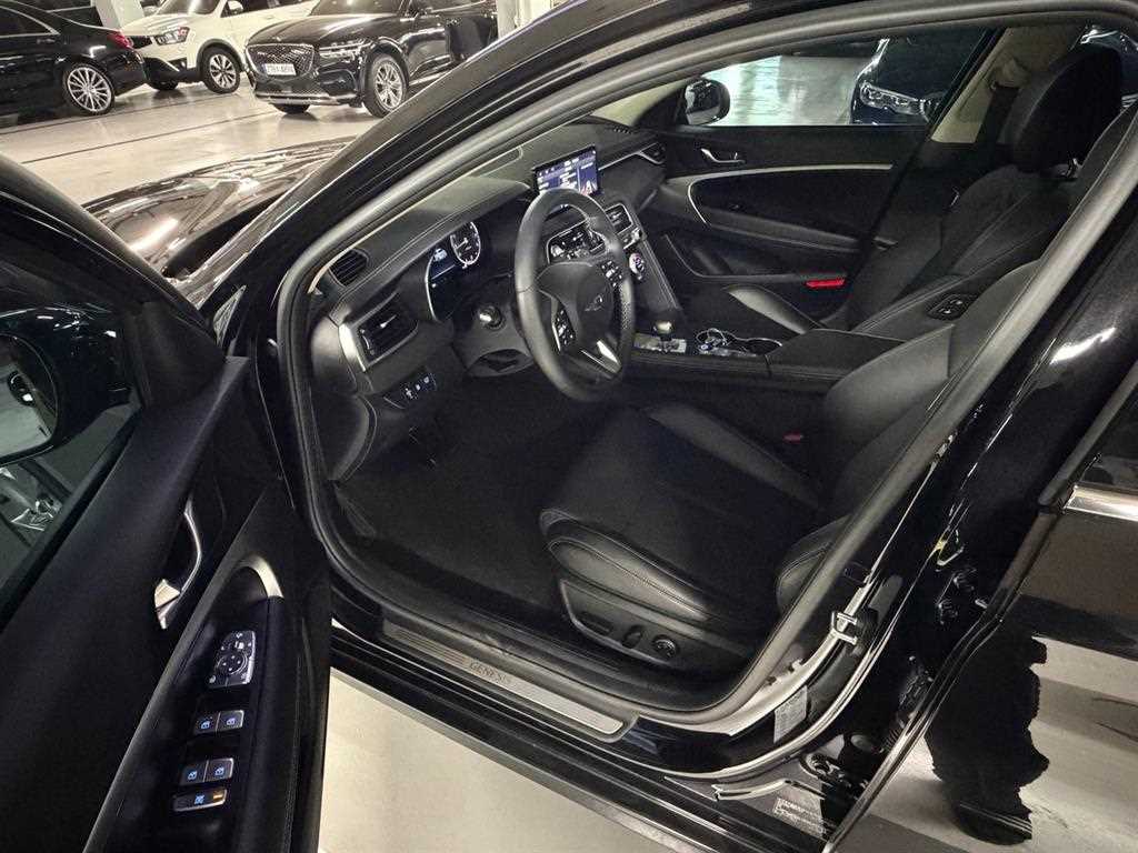 Genesis G70 - Vista 5