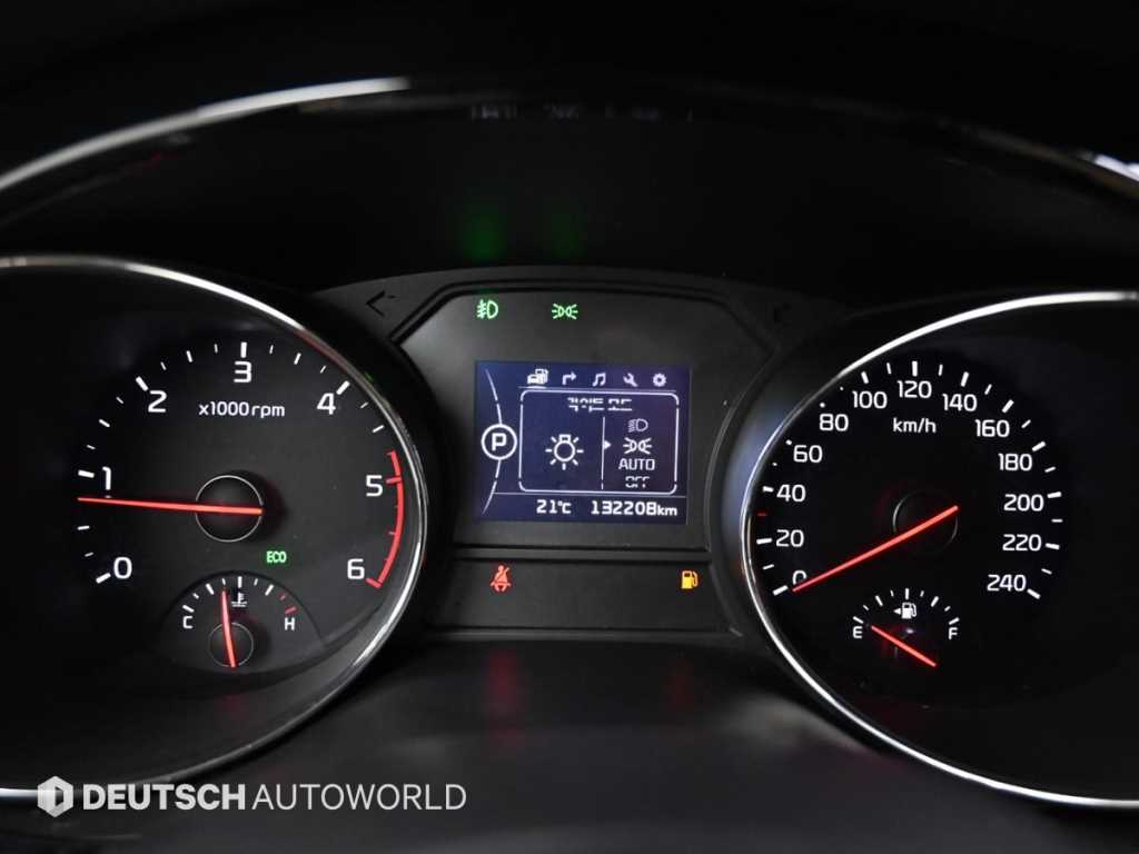 KIA Carnival - Vista 8