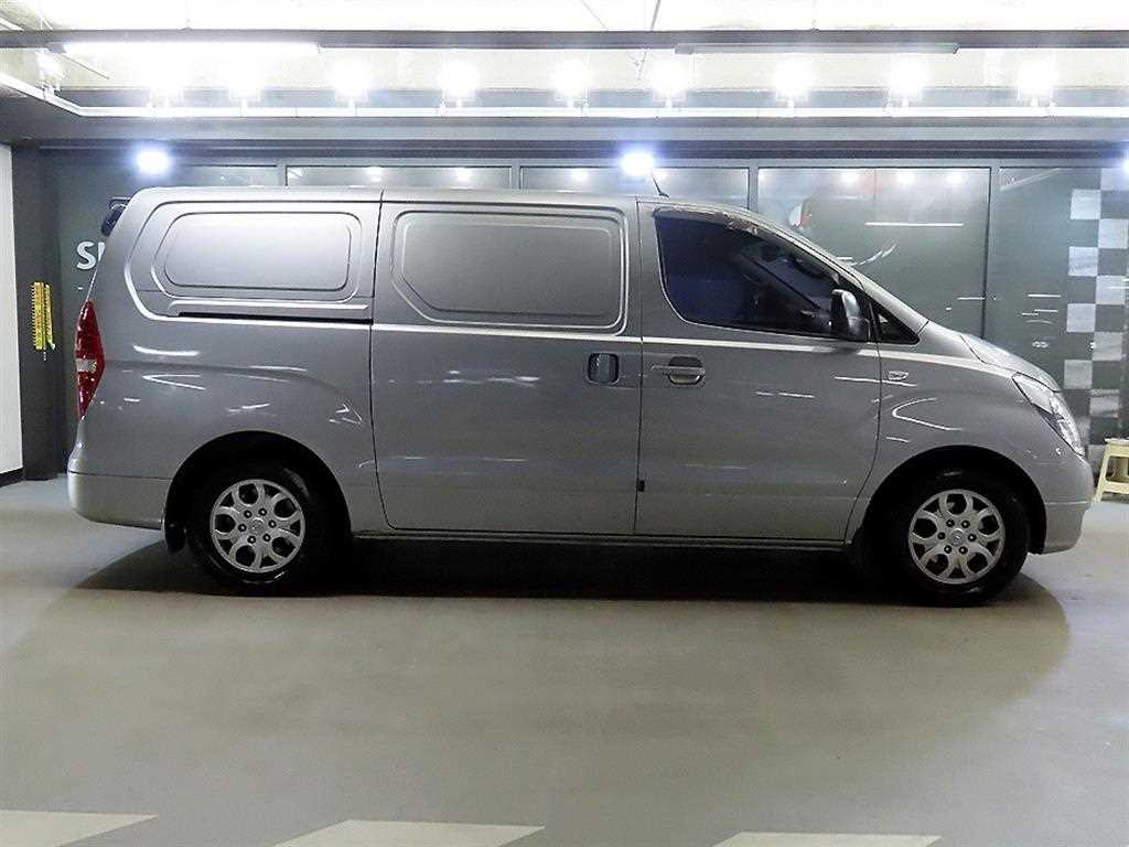 HYUNDAI Starex - Vista 3