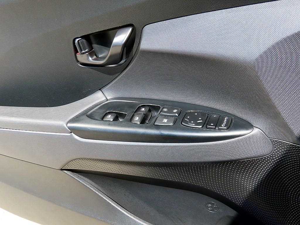 HYUNDAI Veloster - Vista 11