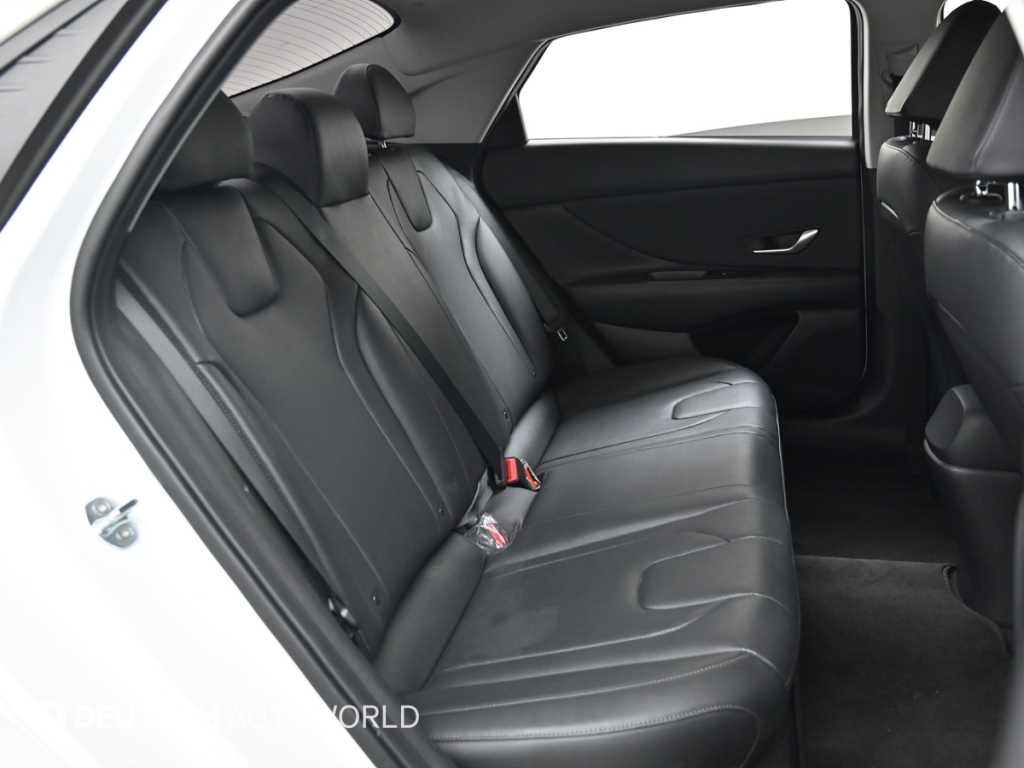 HYUNDAI Avante - Vista 12