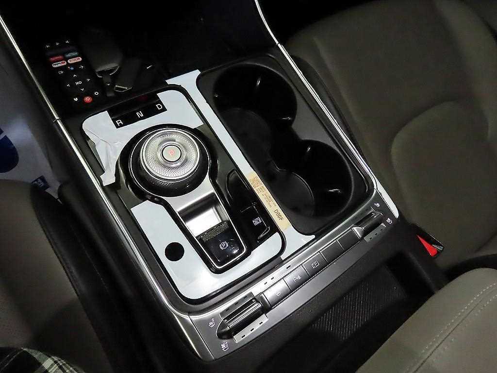 KIA Carnival - Vista 12
