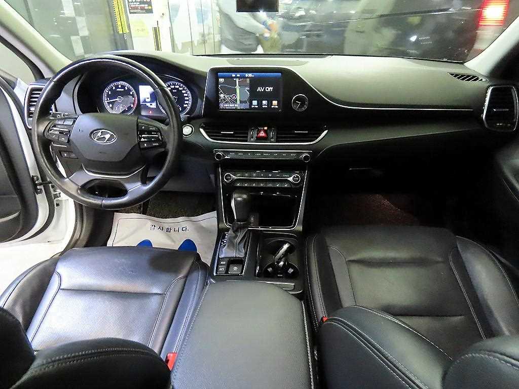 HYUNDAI Grandeur - Vista 10