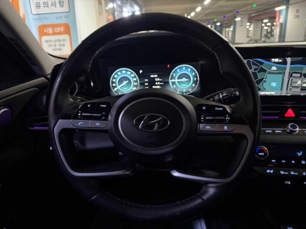 HYUNDAI Avante - Vista 8