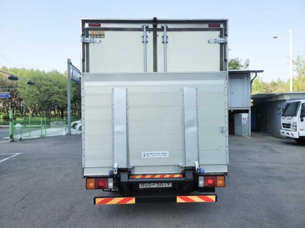 medium and large cargo truck - Vista 6
