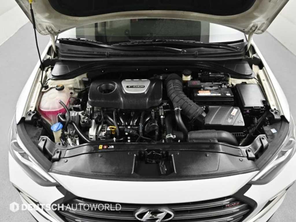 HYUNDAI Avante - Vista 6