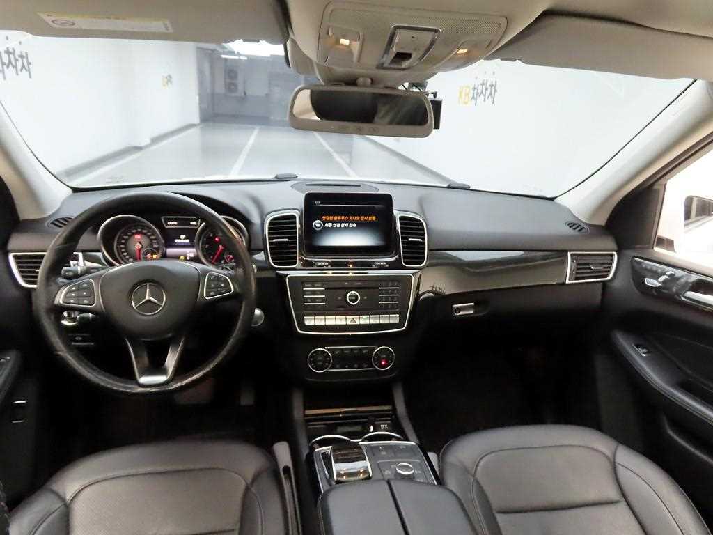 Mercedes Benz GLE Class - Vista 7