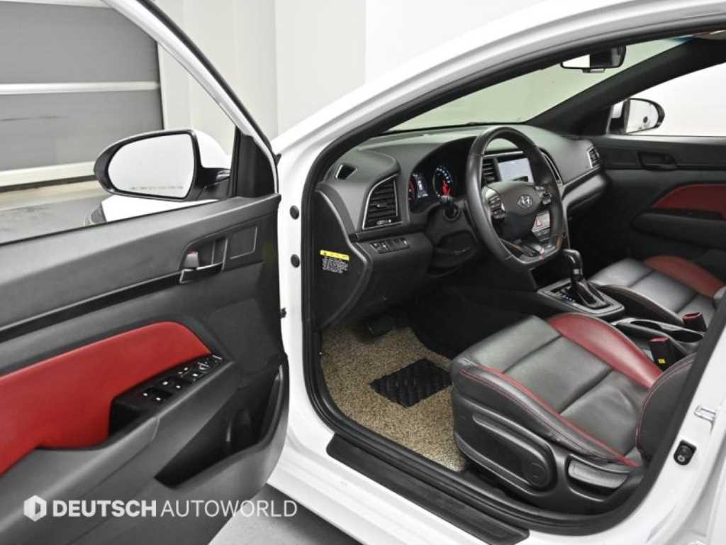 HYUNDAI Avante - Vista 11