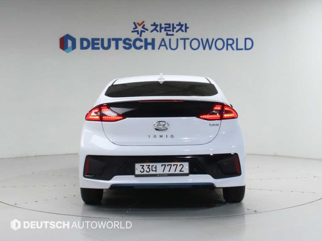 HYUNDAI Ioniq - Vista 4