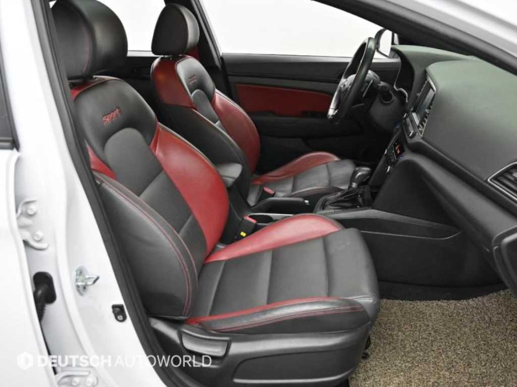 HYUNDAI Avante - Vista 10