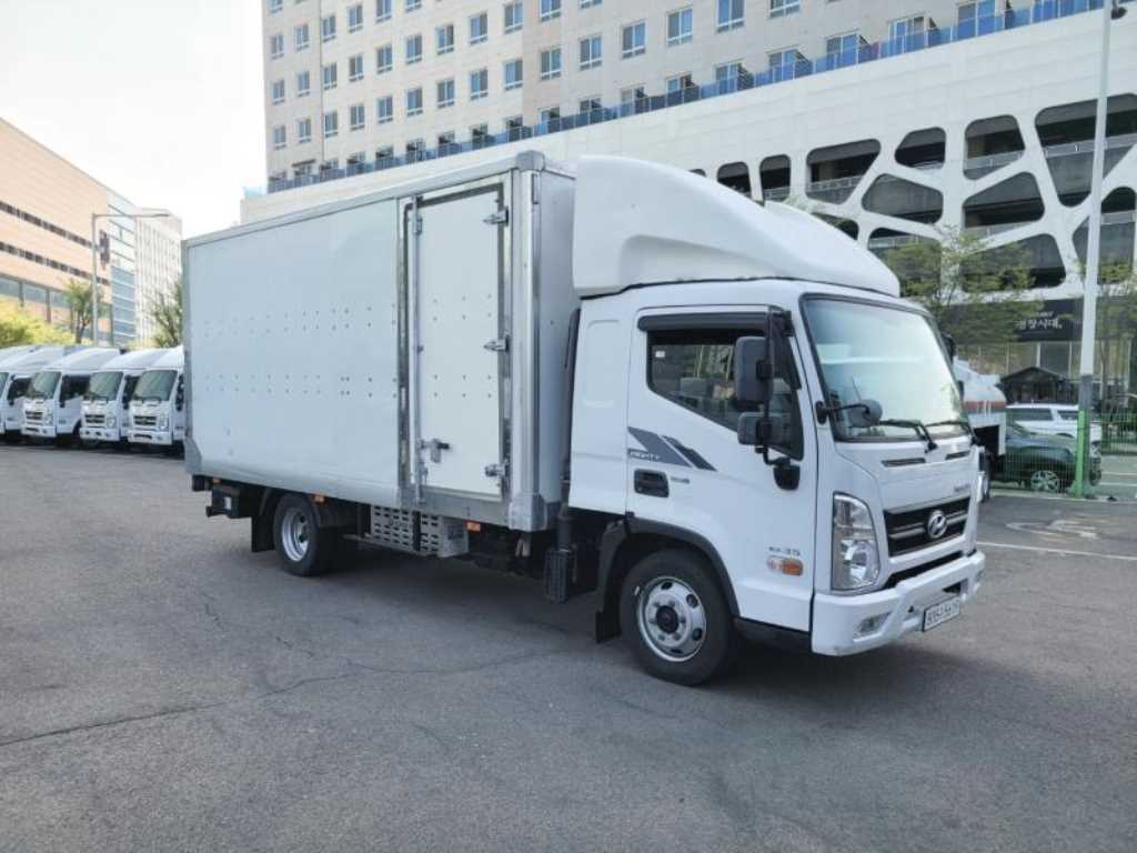 medium and large cargo truck - Vista 3