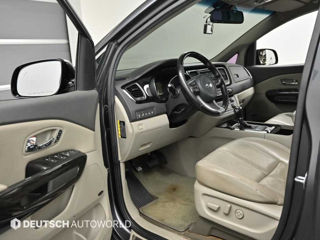 KIA Carnival - Vista 11
