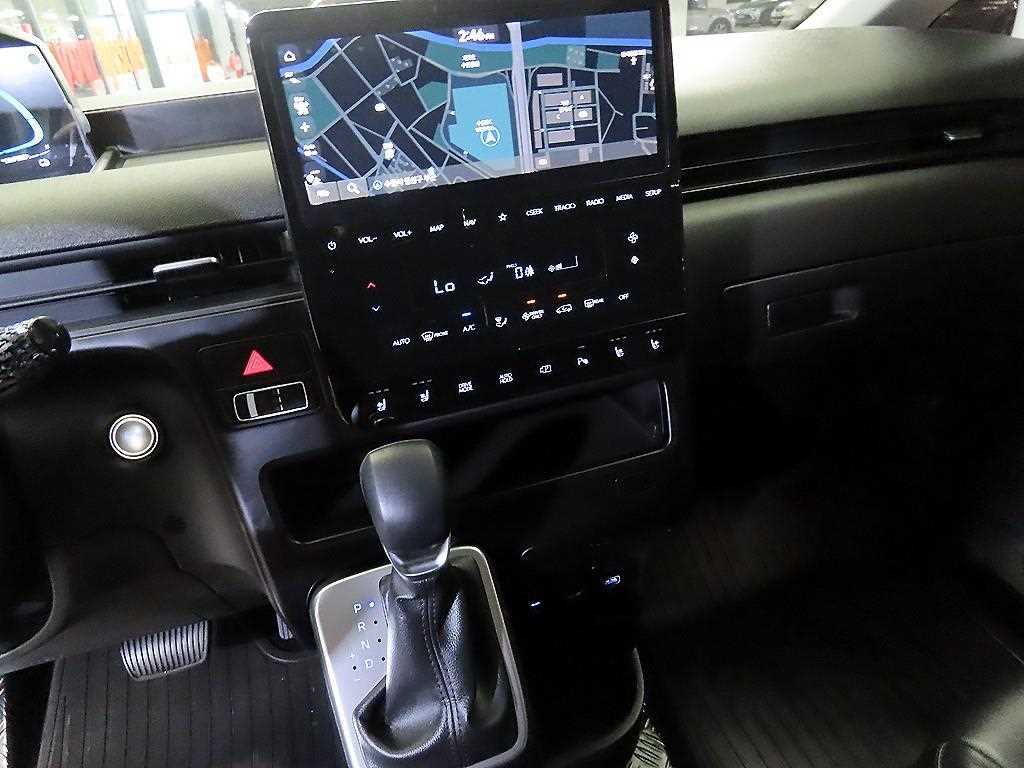 HYUNDAI Staria - Vista 11