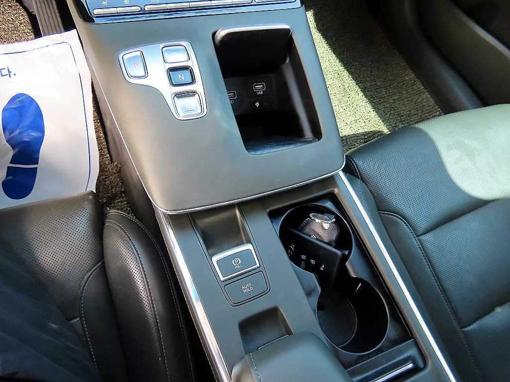 HYUNDAI Grandeur - Vista 11