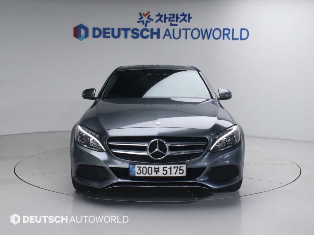 Mercedes Benz C Class - Vista 3