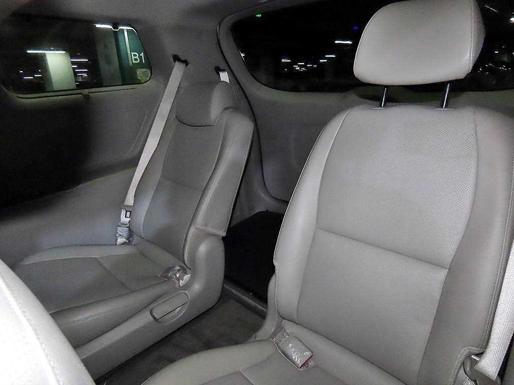 KIA Carnival - Vista 8