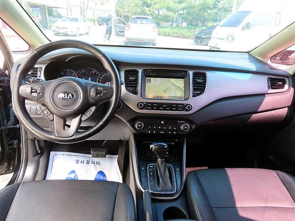 KIA Carens - Vista 7