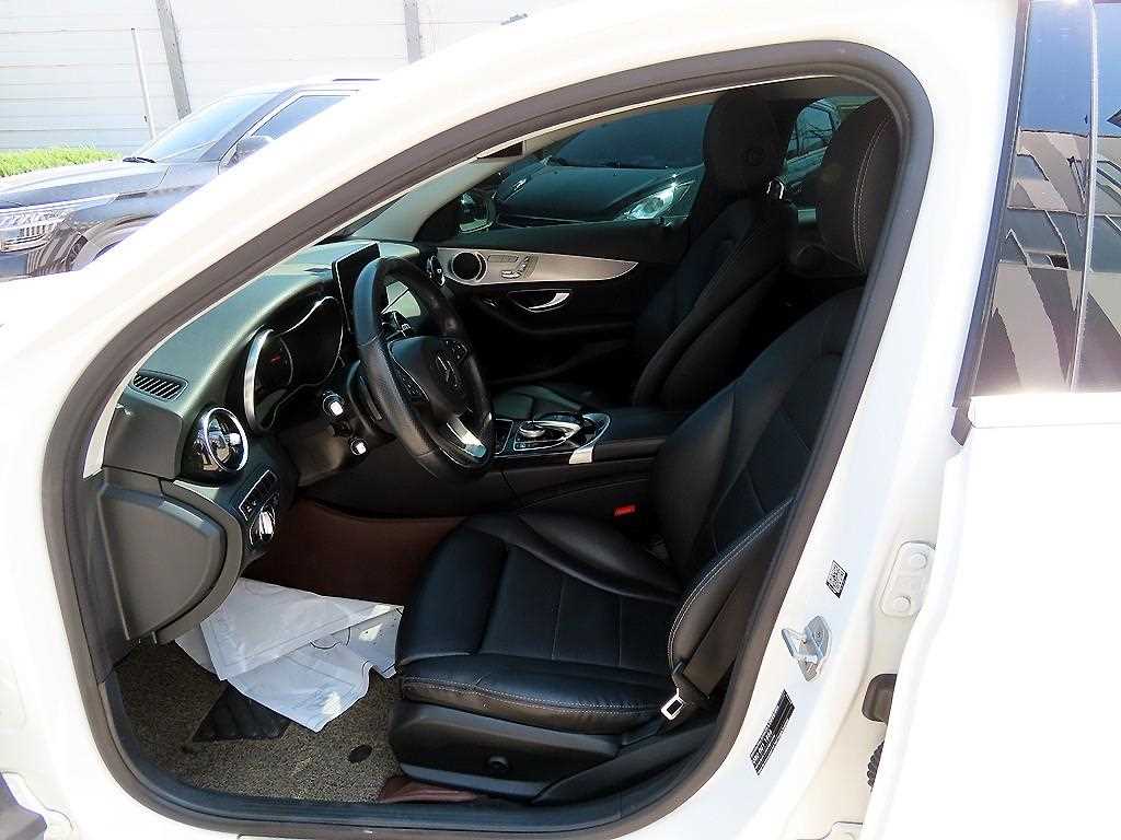 Mercedes Benz C Class - Vista 5
