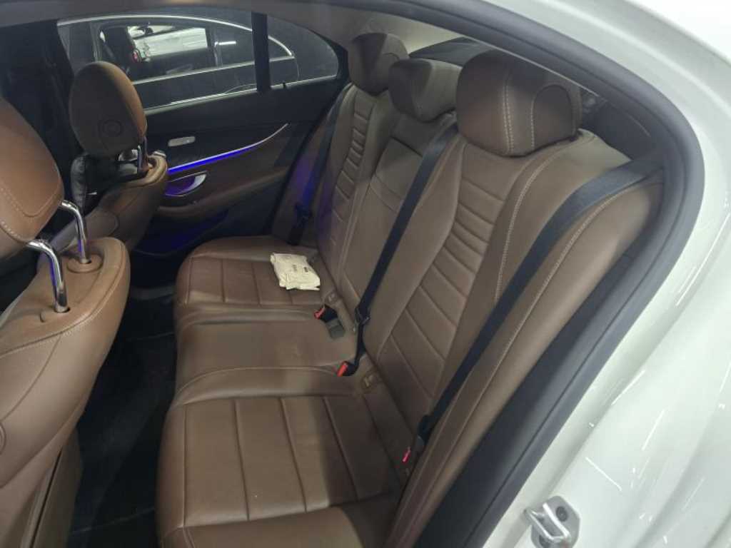 Mercedes Benz E class - Vista 6