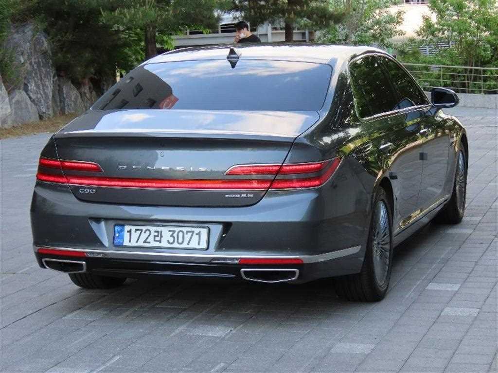Genesis G90 - Vista 3