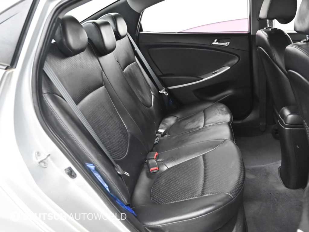 HYUNDAI Accent - Vista 12