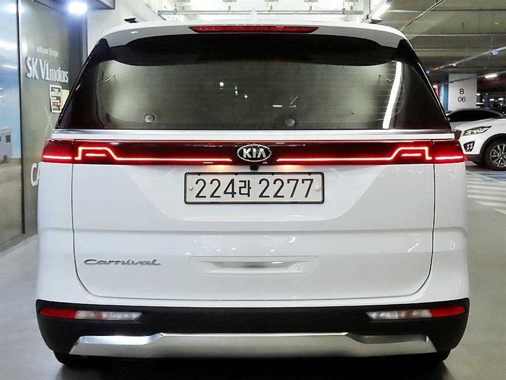 KIA Carnival - Vista 5