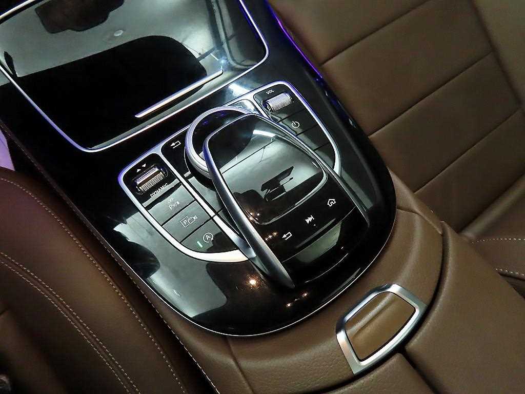 Mercedes Benz E class - Vista 12