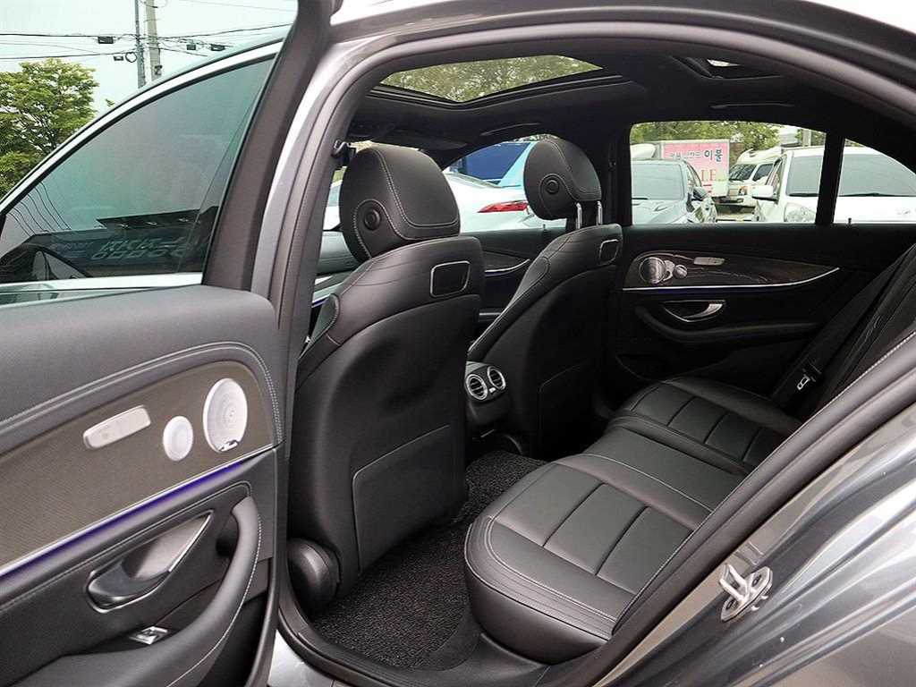 Mercedes Benz E class - Vista 7