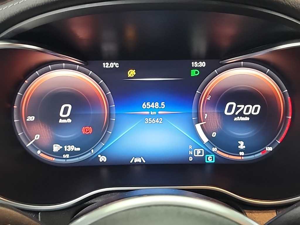 Mercedes Benz GLC Class - Vista 6