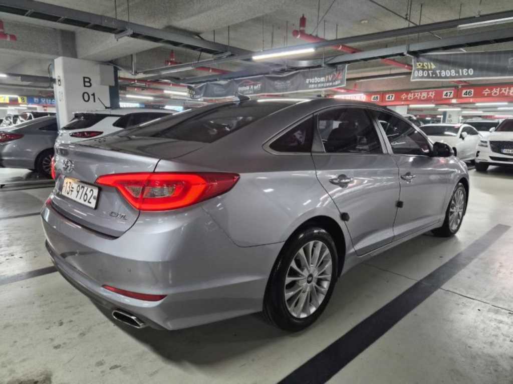 HYUNDAI Sonata - Vista 3