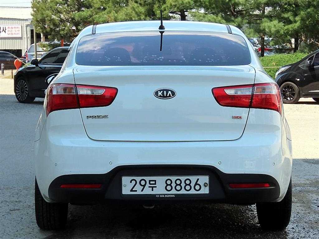 KIA Pride - Vista 4