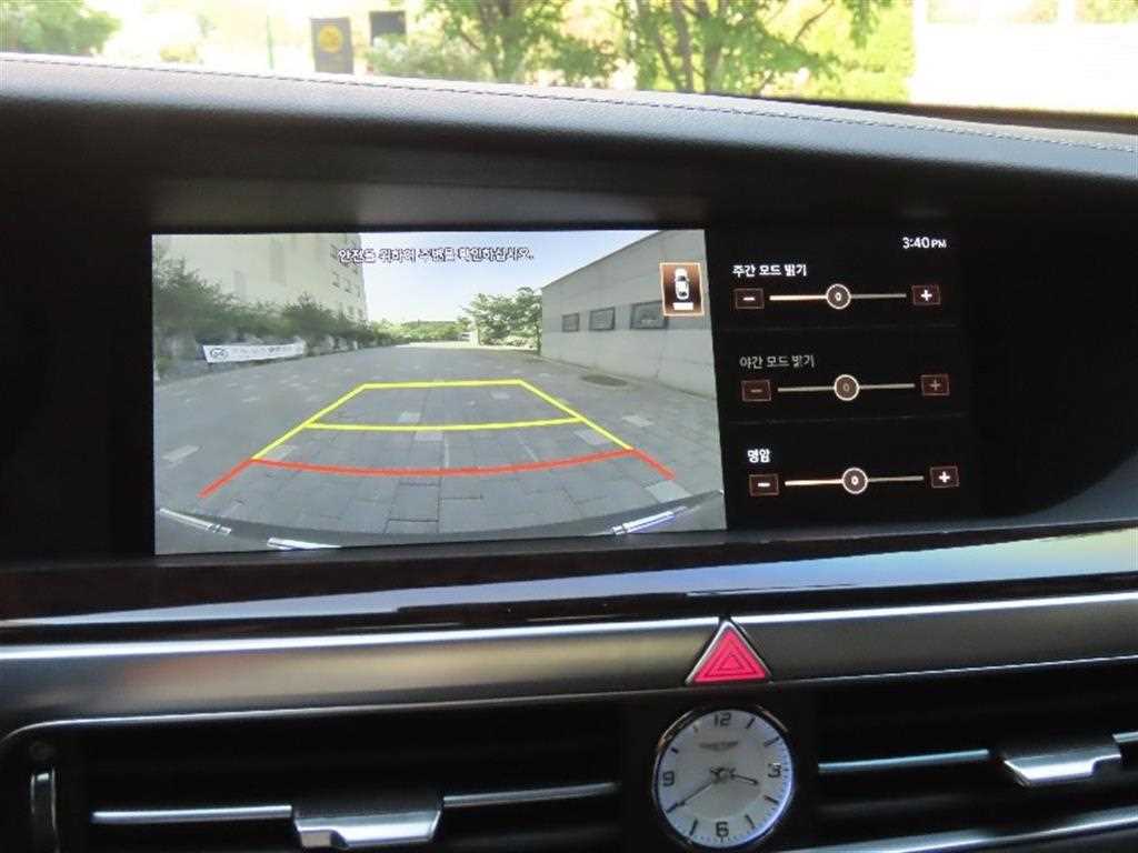 Genesis G90 - Vista 10