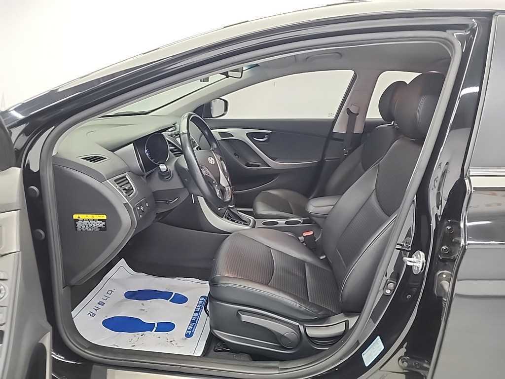 HYUNDAI Avante - Vista 11