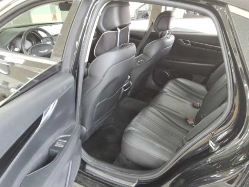 Genesis G80 - Vista 10