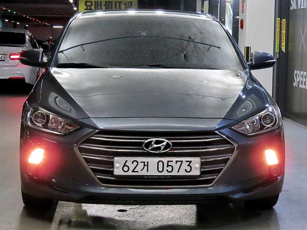 HYUNDAI Avante - Vista 2