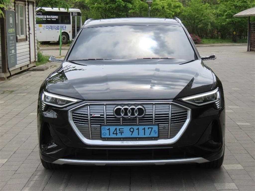 Audi e-Tron 2021 Negro - Importación desde Corea - HF Imports Iquique - Foto 1