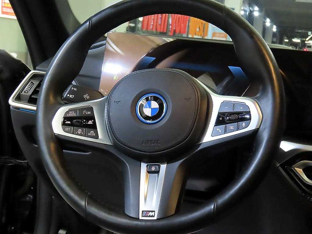 BMW i4 - Vista 8