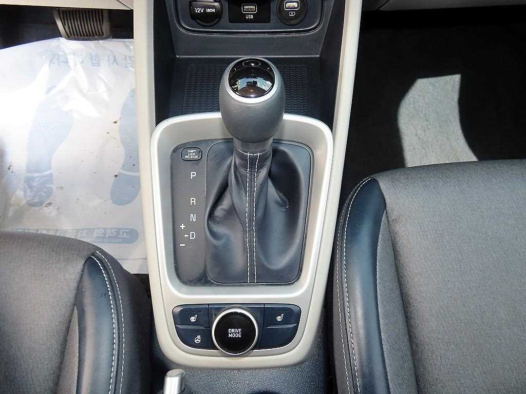 HYUNDAI Venue - Vista 10