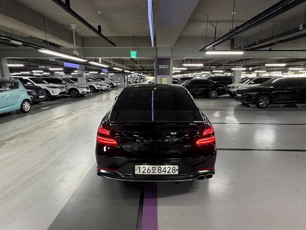 Genesis G70 - Vista 4