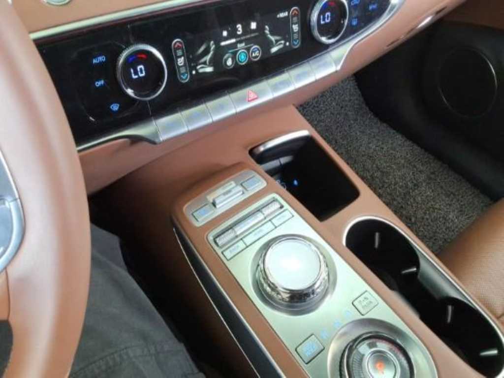 Genesis GV70 - Vista 7