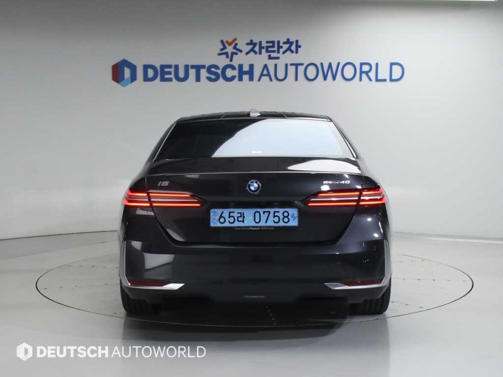BMW i5 - Vista 4